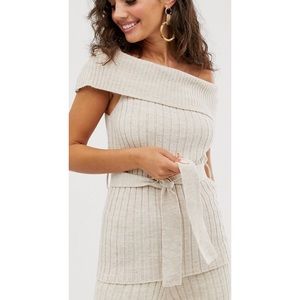 Lovely off shoulder knitted top w/ belt!!